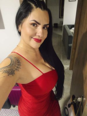 BELLA Y CACHONDA 