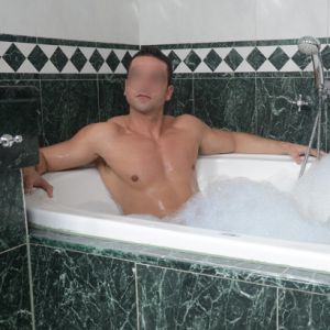 HOMBRE DE COMPAÑÍA PARA MUJER EXIGENTE EN MALAGA, Y ALREDEDORES